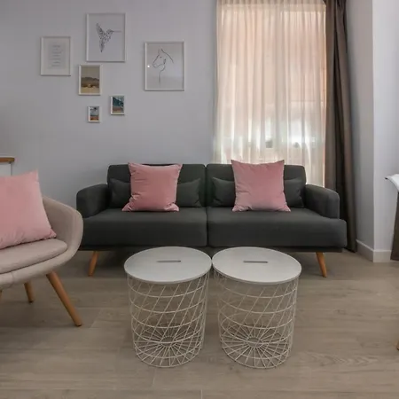 Beachfront 1br Centre - Palmeras Apartment *